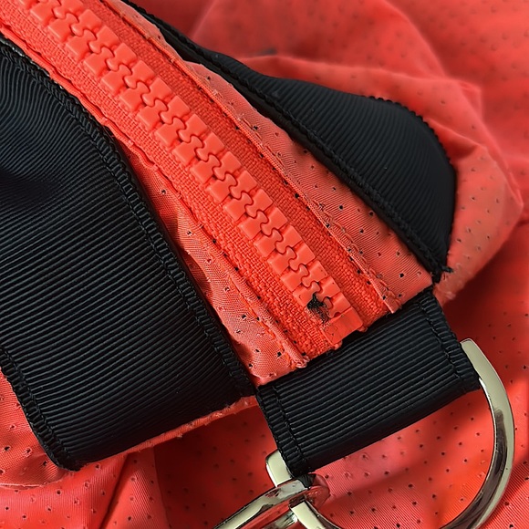 Lululemon Very Roomy Neon Orange/Navy Blue Duffel Bag - Picture 10 of 12